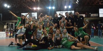 Mora Audenino juega con Atenas los cuartos de final de la Liga Argentina de Vóley