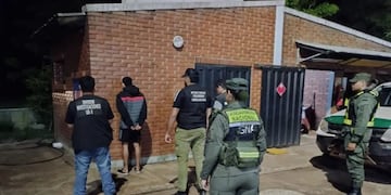Detuvieron en el peaje de Santa Ana a un joven acusado de atacar con un machete a una familia en Garupá.