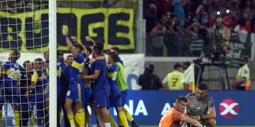 Los penales, que no son sólo suerte y pueden resultar injustos, dejaron a Talleres sin una copa que ansiaba levantar (Facundo Luque).