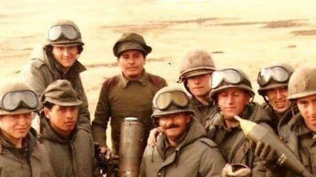 Martín Raninqueo, el músico mapuche que combatió en Malvinas.