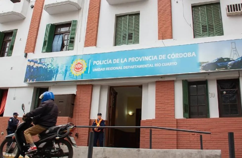 Se complica la situación del oficial de la Policía de Río Cuarto: suma cinco denuncias por abusos sexuales