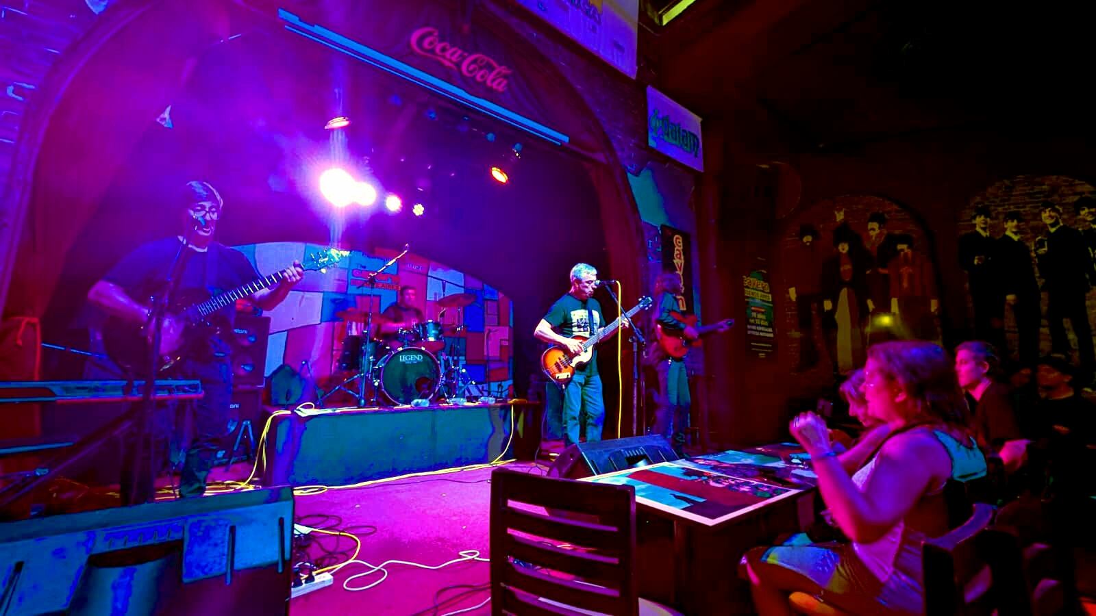 Beatles en vivo! se presentó con éxito en “The Cavern” de Capital Federal