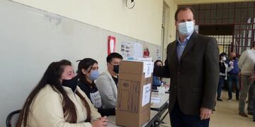 Desde las 8 y hasta las 18 horas están habilitadas las mesas de votación de las Paso 2021. Se renuevan bancas en el Congreso y la jornada se vive con un estricto protocolo sanitario por Covid-19.