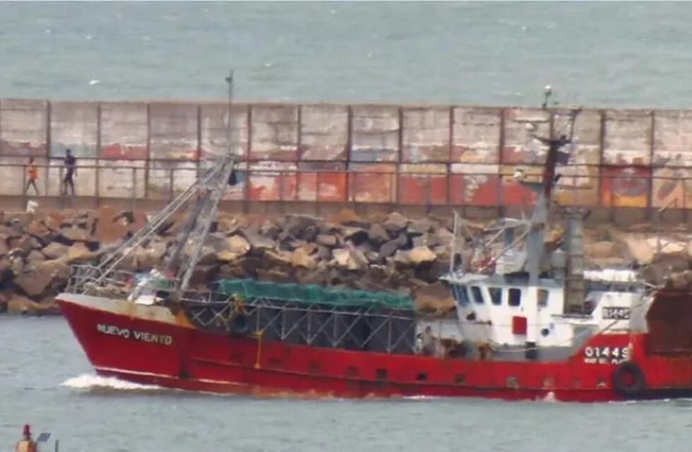 Chubut: un marinero desapareció de un barco y Prefectura lo busca intensamente