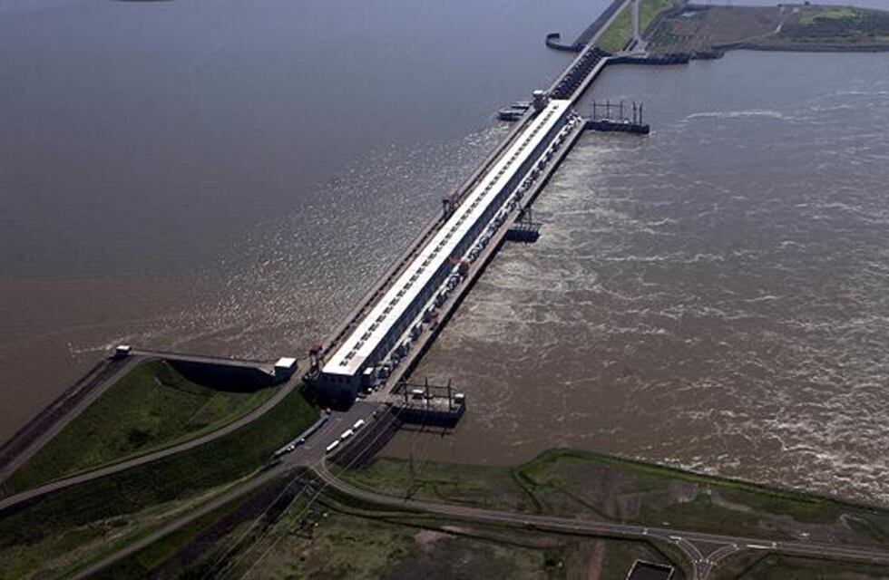 Bajante del Paraná: Yacyretá remarca déficit hídrico y poca agua en reservorios