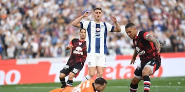 Talleres-Instituto, con más marco que emociones dentro del campo de juego (Facundo Luque / La Voz).