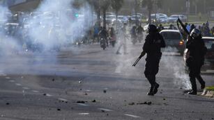 La Policía desalojó a hinchas