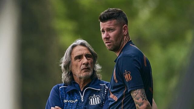 El arquero y capitán, Guido Herrera, junto a un ídolo de Talleres como Daniel Valencia. A la espera del nuevo DT (Prensa Talleres).