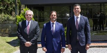 Fernández, Lacalle Pou y Peña