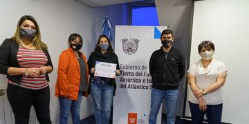 Emprendedores locales: Gobierno entregó los certificados del taller ‘cuánto vale lo que hago’
