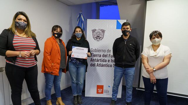 Emprendedores locales: Gobierno entregó los certificados del taller ‘cuánto vale lo que hago’