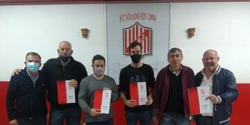 Daniel Basano, Ernesto "nene" Defagout, Hugo Morel, Agustín Sívori, Emilio Grande y Jorge Odetti, presentando la revista.