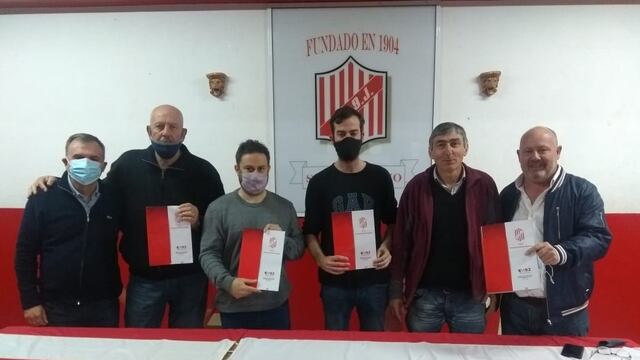 Daniel Basano, Ernesto "nene" Defagout, Hugo Morel, Agustín Sívori, Emilio Grande y Jorge Odetti, presentando la revista.