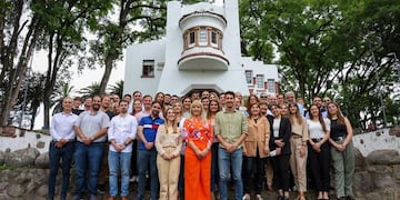 Este encuentro destaca la importancia de la participación femenina en la política.