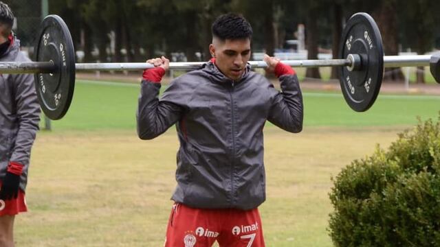 Jonás Acevedo, el volante de Concarán, se sumó a las prácticas de Huracán de Parque Patricios.