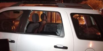 Una decena de autos fueron destruidos a raíz de los desmanes.