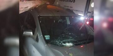 Un camión derribó un poste de luz y dejó sin energía a un barrio de Puerto Iguazú.