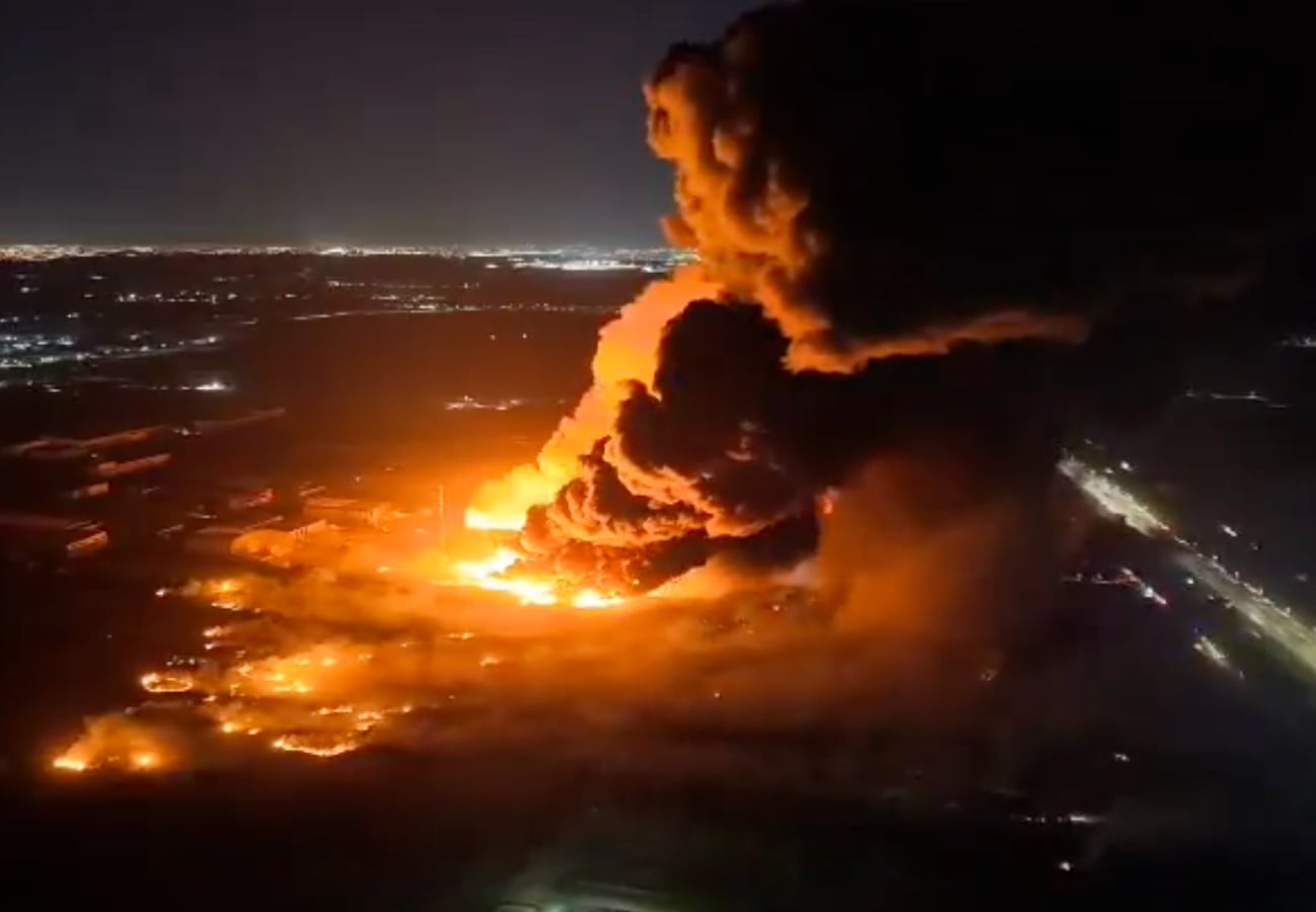 Un dron y un pasajero de un avión grabaron el incendio en Ezeiza.