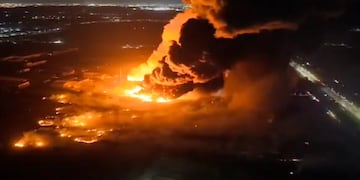 Un dron y un pasajero de un avión grabaron el incendio en Ezeiza.