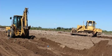 Remueven 13.000 metros cúbicos de tierra para cerrar un basural y transformarlo en un parque.