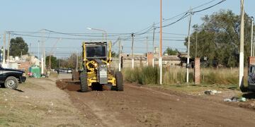 Trabajos de mantenimiento de calles en Barrio Laura.