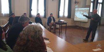 Concejales de la zona vinculados a turismo se reúnen en el Salón Blanco por el Quequén Salado