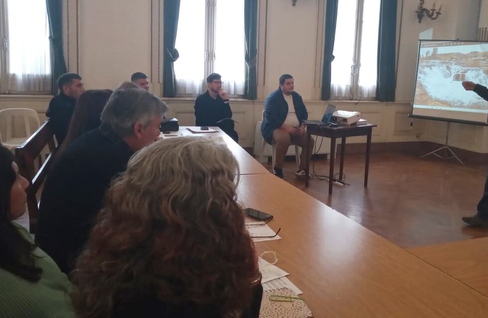 Tres Arroyos: Concejales de la zona vinculados a turismo se reúnen en el Salón Blanco por el Quequén Salado