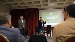 El intendente Leonardo Viotti en un foro de energías renovables en Rafaela