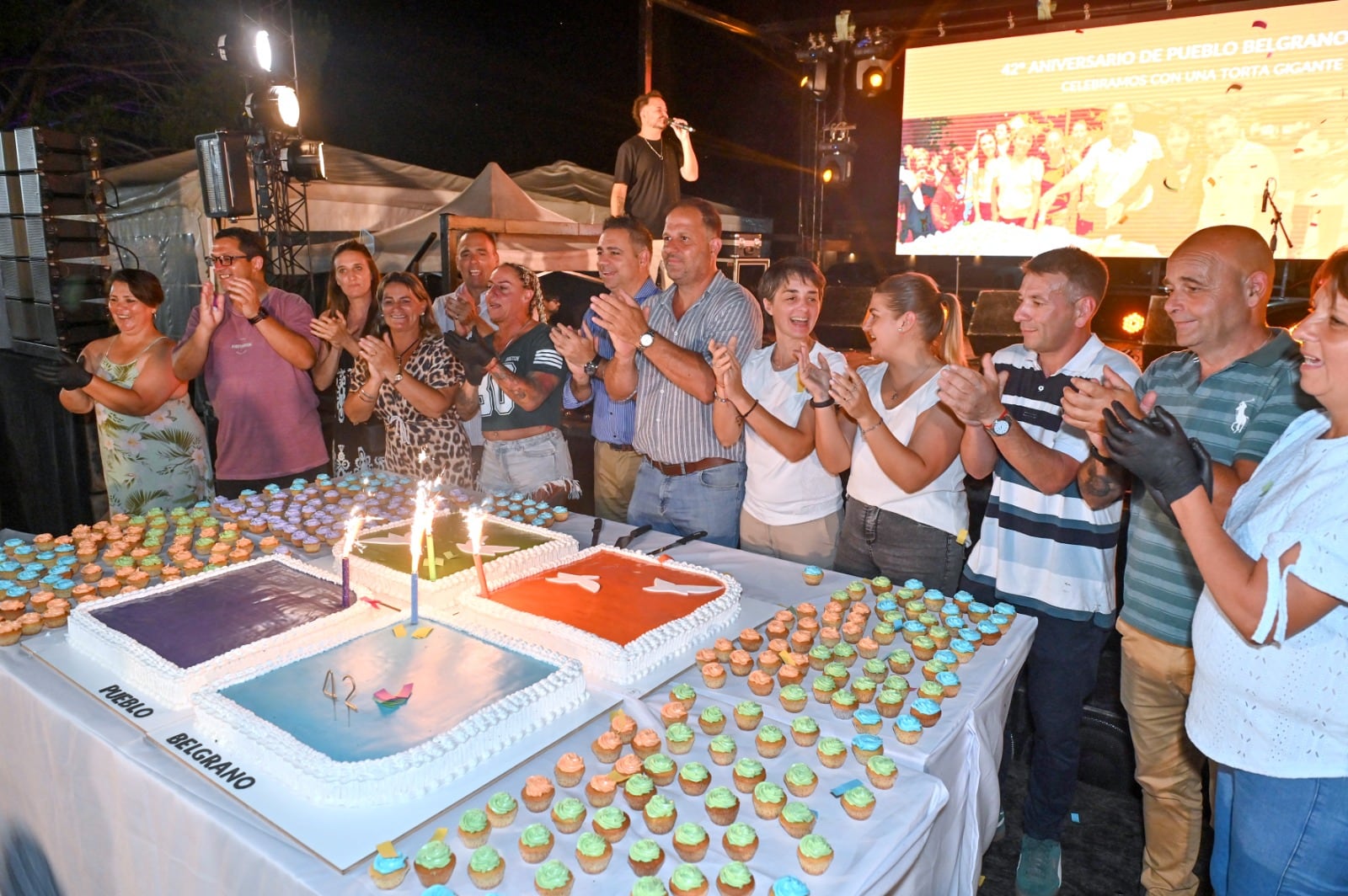 Fiesta, Árbol y torta aniversario en PGB.