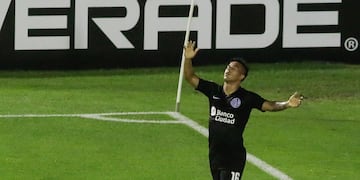 San Lorenzo ganó en Tucumán y se mantiene en la carrera por un lugar en la final.