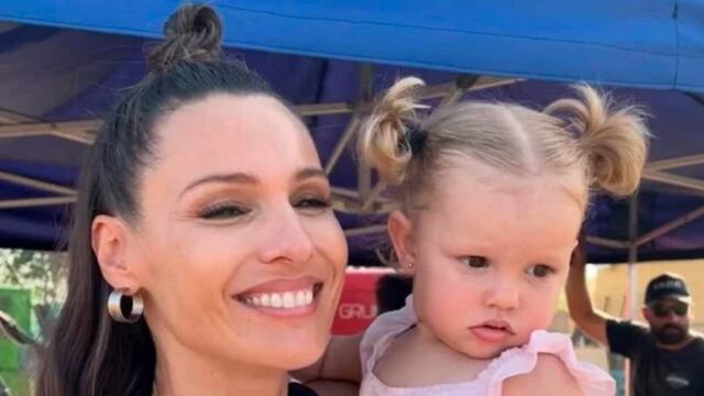 La hija de Pampita, Ana García Moritán deslumbró al lucir un gabán kids trendy
