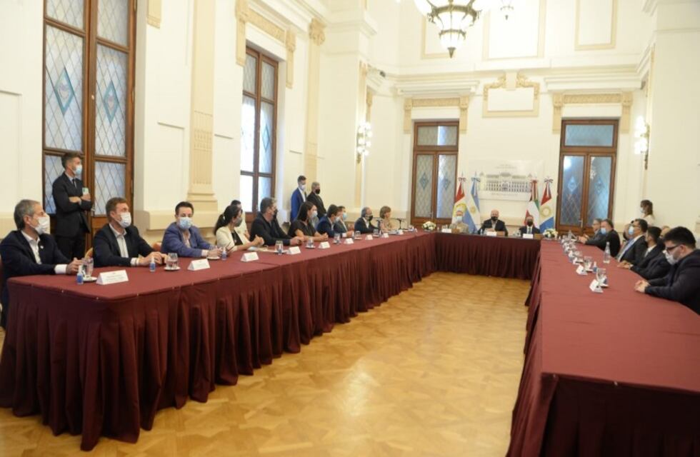 Firma del convenio del acueducto Santa Fe Córdoba