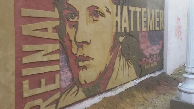 El mural que lo recuerda, en la Plaza Saavedra Lamas (Pellegrini y Magdalena de Lorenzi), a metros de donde desapareció Oscar Hattemer