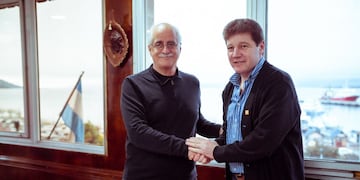 El Gobernador recibió en Casa de Gobierno al Ministro de Defensa de la Nación, Jorge Taiana en un encuentro donde se dialogó sobre la instalación de la Base Naval Integrada.