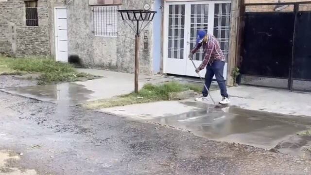 Los familiares del muchacho limpiaron la vereda sobre Rouillón y pasaje Sbert.
