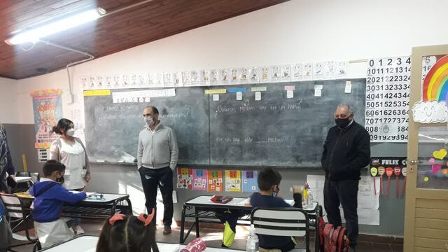 El Director General de Escuelas visitó algunos colegios del departamento de Junín. (Foto: Gentileza / Prensa Gobierno de Mendoza)