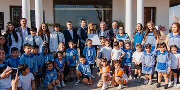 Cada escuela contará con antenas de última generación para garantizar acceso estable y seguro a internet.