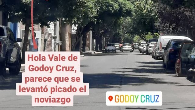 Un mendocino se hizo viral con una jugada propuesta de casamiento a su novia en un pasacalles.