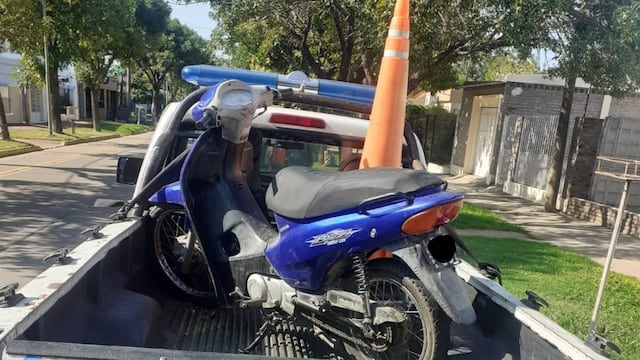 Moto retenida: la manejaba un menor sin casco