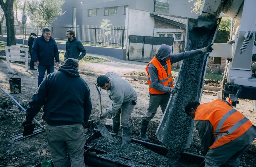 Comenzaron las obras de cordón cuneta en el barrio Bosque Alegre