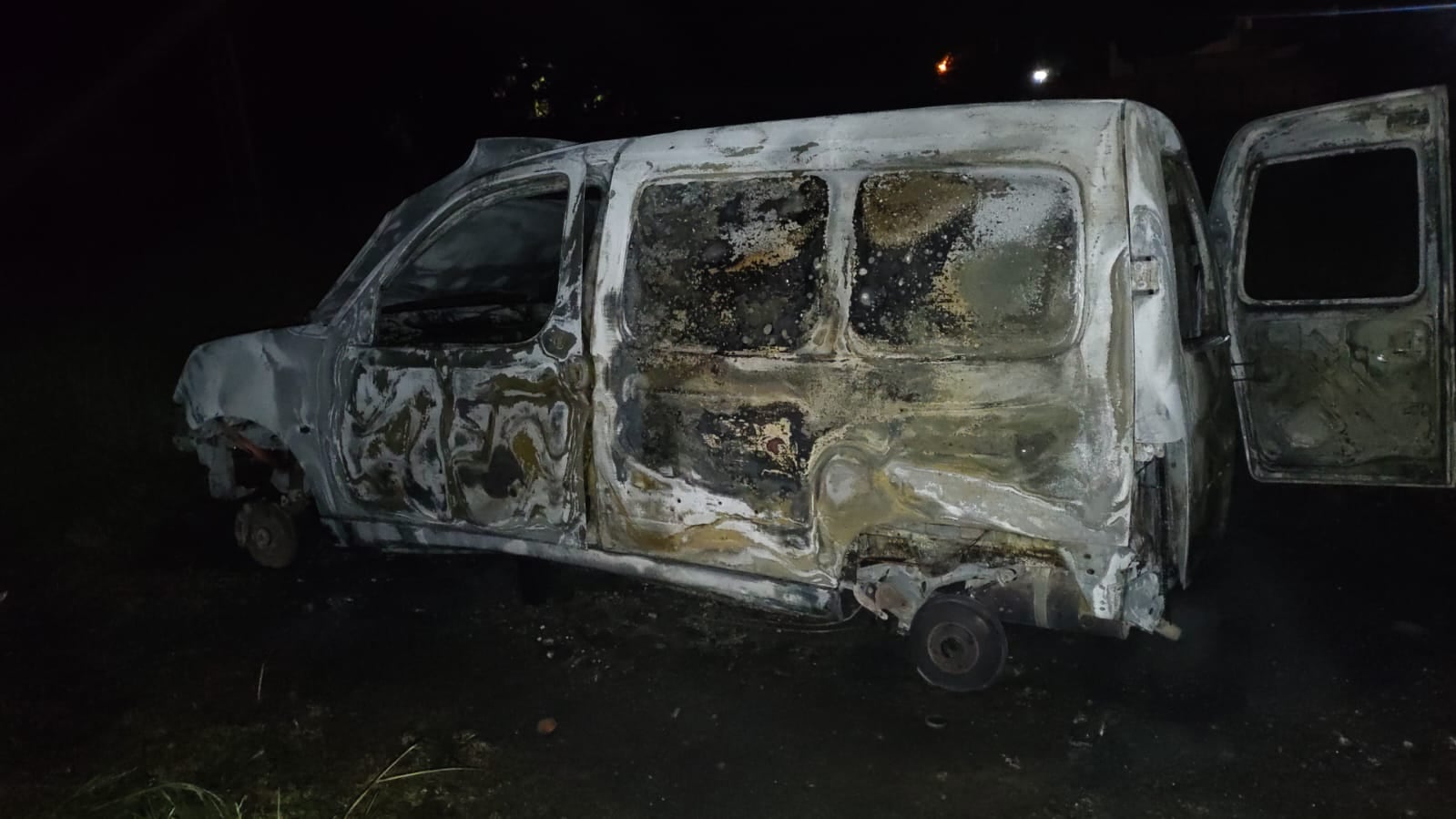un menor fue demorado por incendiar un vehículo que había sido robado días atrás