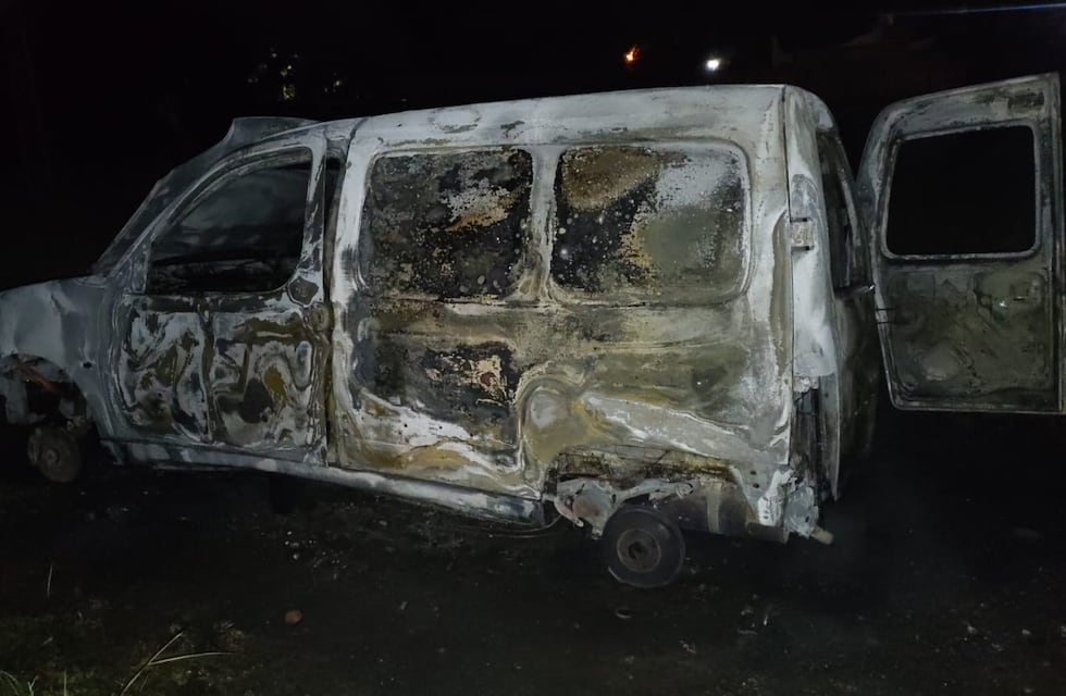 Tres Arroyos: un menor fue aprehendido por incendiar un vehículo que había sido robado días atrás