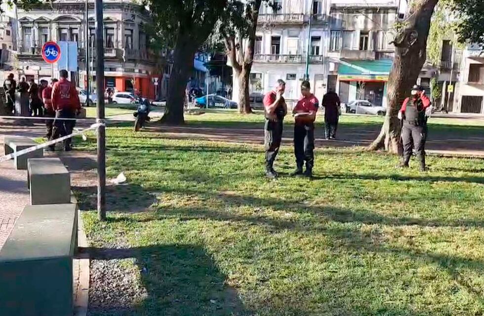 Constitución: atacó con un cuchillo a dos policías y terminó con dos balazos