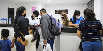 150 rosaleños asistieron a "La Noche de las Vacunas".