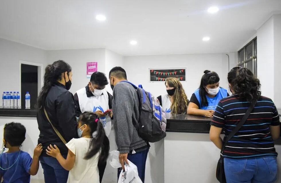 Durante la “Noche de las Vacunas” 150 rosaleños concurrieron al ex Sanatorio