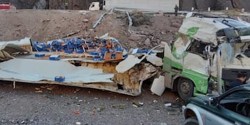 Un camión brasileño desbarrancó en la ruta 7 a la altura de Uspallata. - Foto: Ministerio de Seguridad.