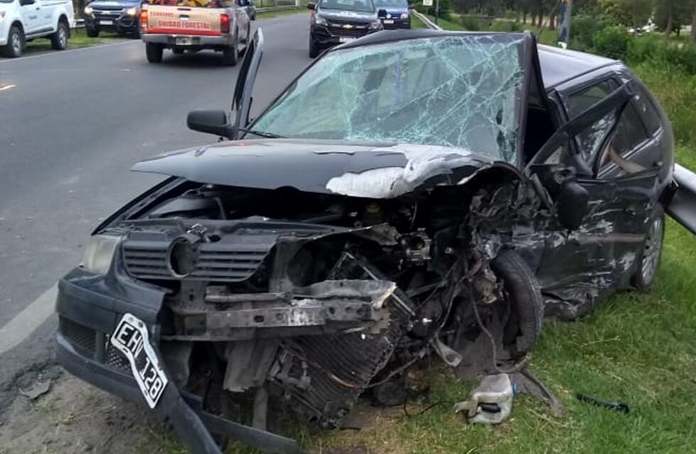 Murió un joven en un choque de frente entre dos autos en Ruta 9, entrando a Funes