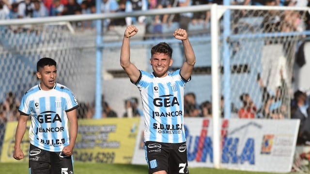 Franco Coronel, goleador de Racing, al servicio de un triunfo muy festejado en Nueva Italia.