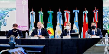 El funcionario fue uno de los que encabezó el primer encuentro en la ciudad junto al gobernador Omar Perotti y otras autoridades. (@omarperotti)