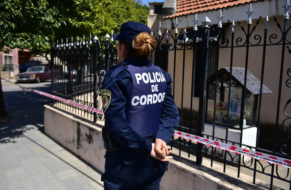 Amenazaron con matar a su hija y se defendió a los tiros en Córdoba: un herido y tres prófugos